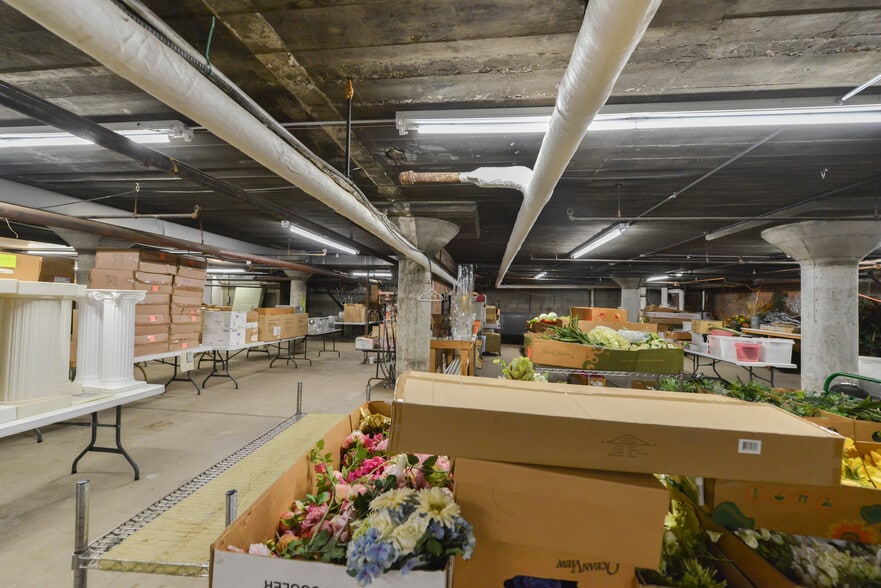 More Photos Of 2734 Lasalle St, Saint Louis Showroom For Sale