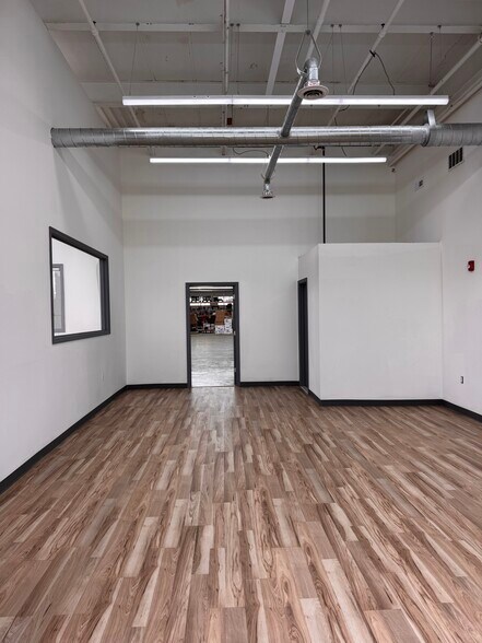 More Photos Of 746 Gotham Pky, Carlstadt Warehouse For Lease