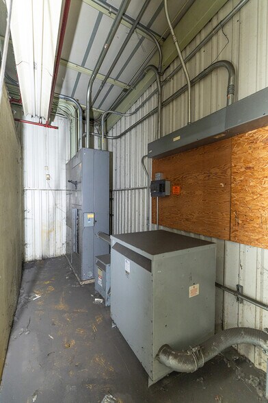 More Photos Of 1655 E 12th St, Mishawaka Manufacturing For Sale