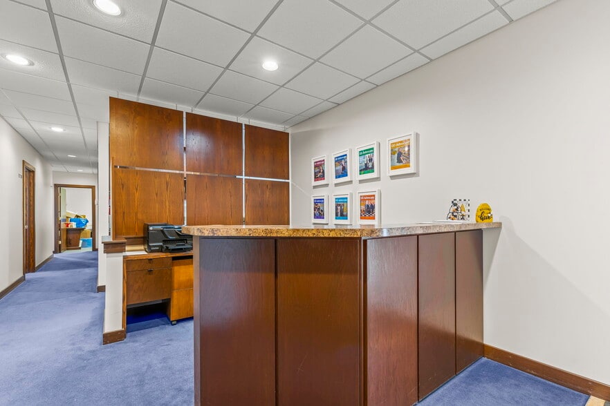 More Photos Of 73 E Wilson Bridge Rd, Worthington Office For Sale