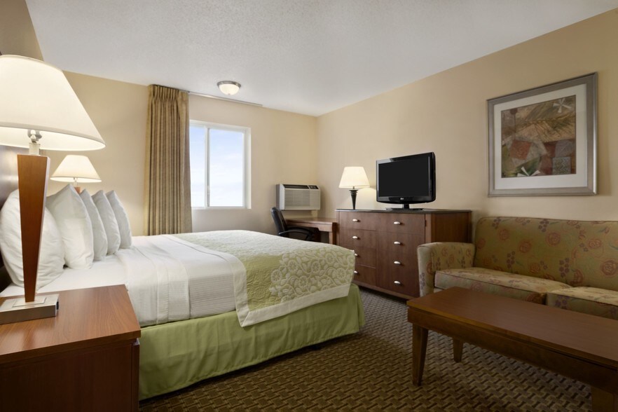 More Photos Of 701 W US Highway 50, Gunnison Hotel For Sale