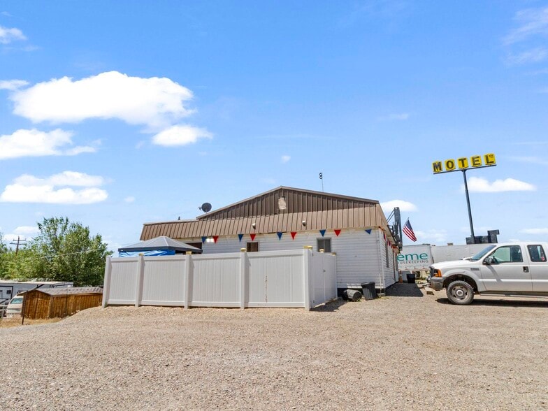 More Photos Of 1015 Chestnut St, Carlin Convenience Store For Sale