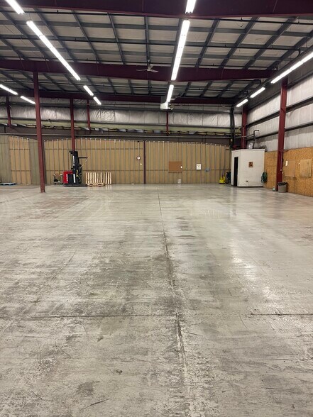 More Photos Of 362 Dewitt Rd, Hamilton Warehouse For Lease