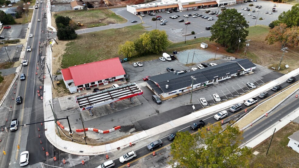 More Photos Of 4510-4522 Potter Rd, Matthews General Retail For Lease