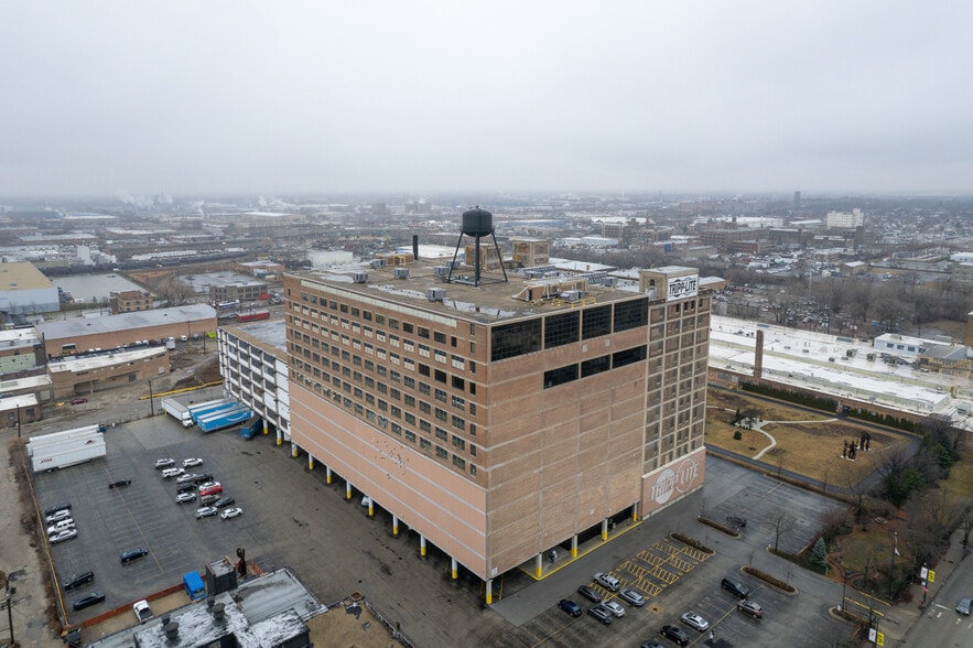 More Photos Of 1111 W 35th St, Chicago Flex For Lease