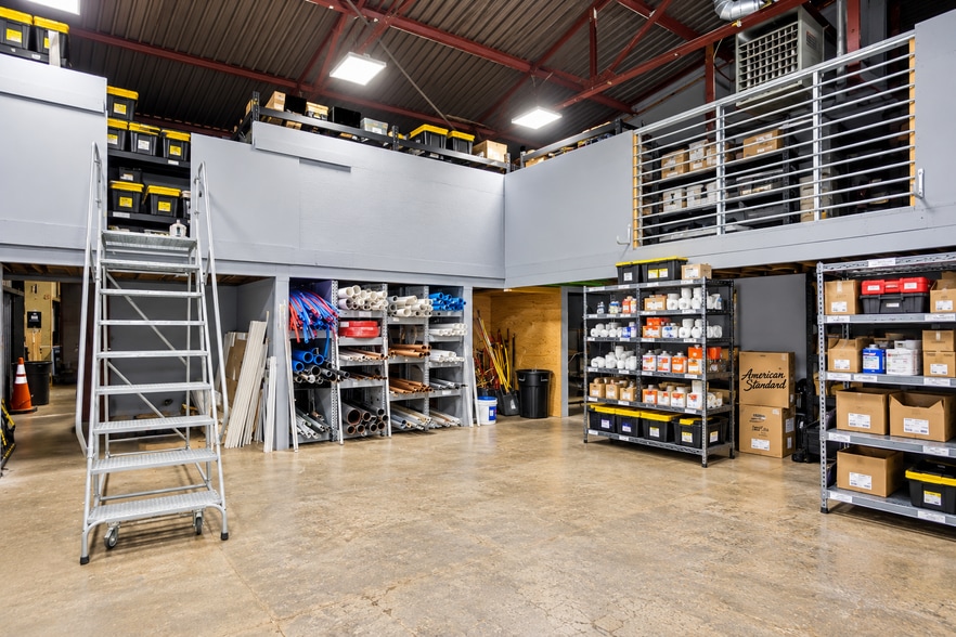 More Photos Of 21 Mainline Dr, Westfield Warehouse For Sale