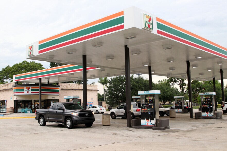 More Photos Of 14865 George Washington Memorial Hwy, Saluda Service Station For Sale