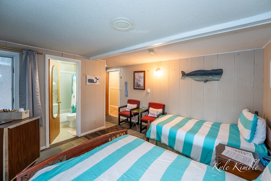 More Photos Of 104 W Houghton Lake Dr, Prudenville Hotel For Sale