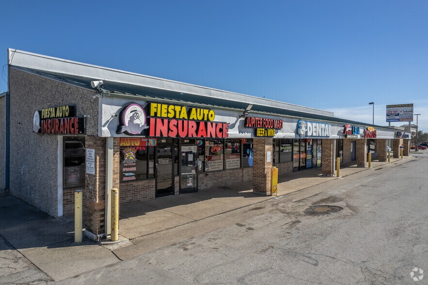 More Photos Of 11411 Northwest Hwy, Dallas Unknown For Lease