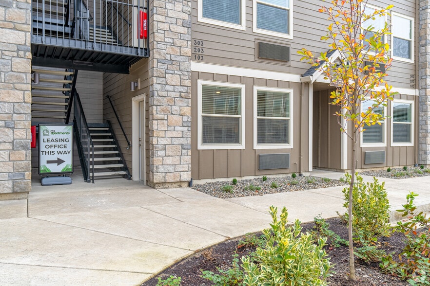 More Photos Of 421 NE 80th Ave, Hillsboro Apartments For Sale