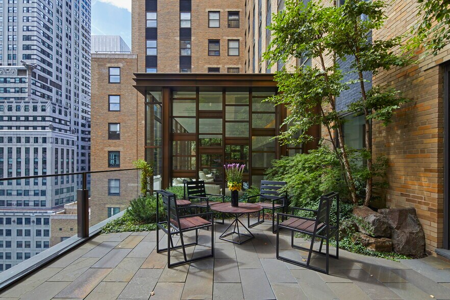 More Photos Of 420 Lexington Ave, New York Office For Lease