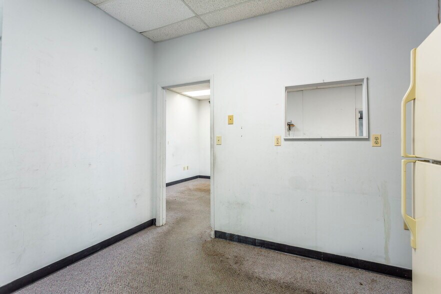 More Photos Of 889 E Market St, Harrisonburg Storefront Retail Office For Sale