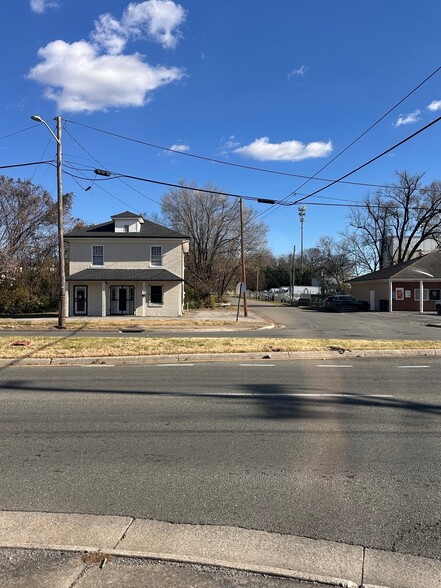 More Photos Of 301 24th St NW, Roanoke Light Distribution For Lease