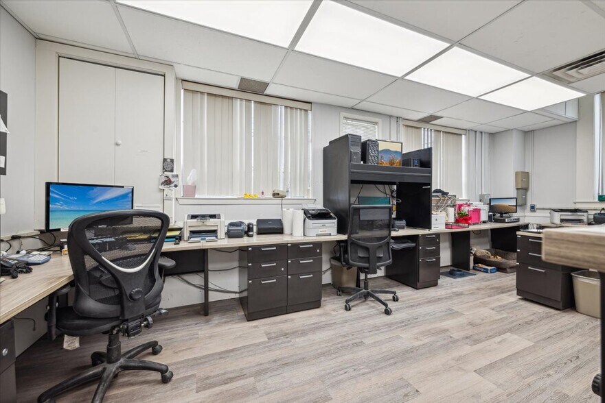 More Photos Of 337 Warren Ave, Stirling Industrial For Sale