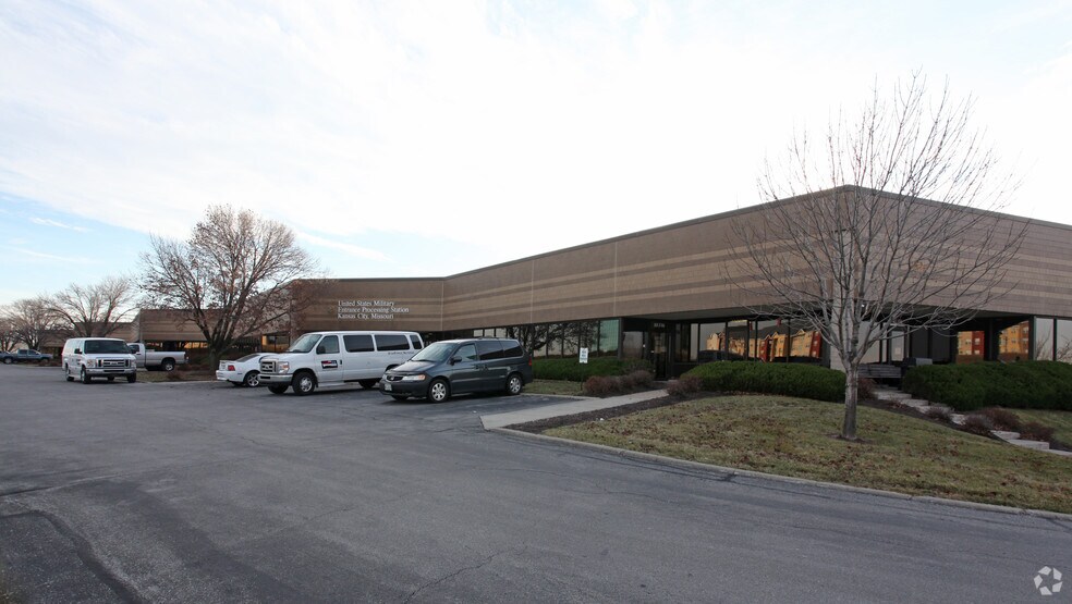 More Photos Of 10300-10306 NW Prairie View Rd, Kansas City Light Manufacturing For Lease