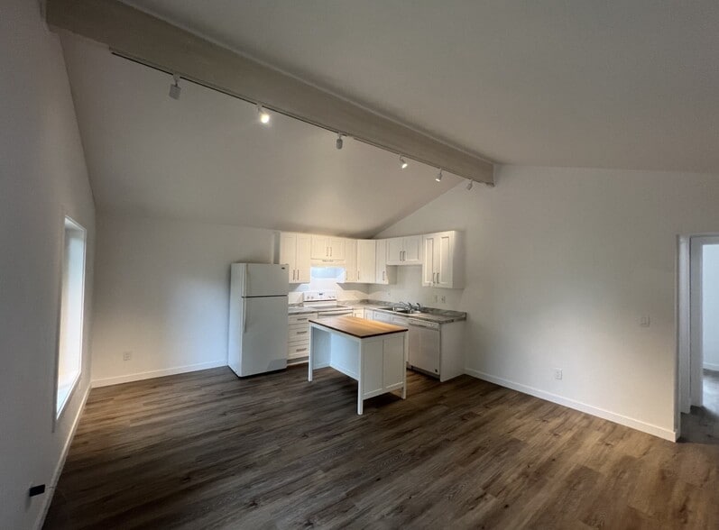 More Photos Of 10441 17th Ave SW, Seattle Multifamily For Sale