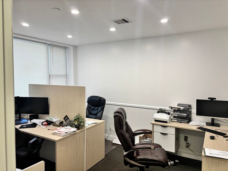 More Photos Of 62 Clermont Ave, Brooklyn Apartments For Lease