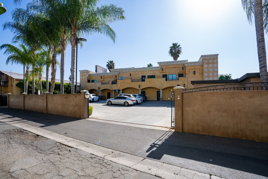 More Photos Of 13833-13841 Ventura Blvd, Sherman Oaks Storefront Retail Office For Sale