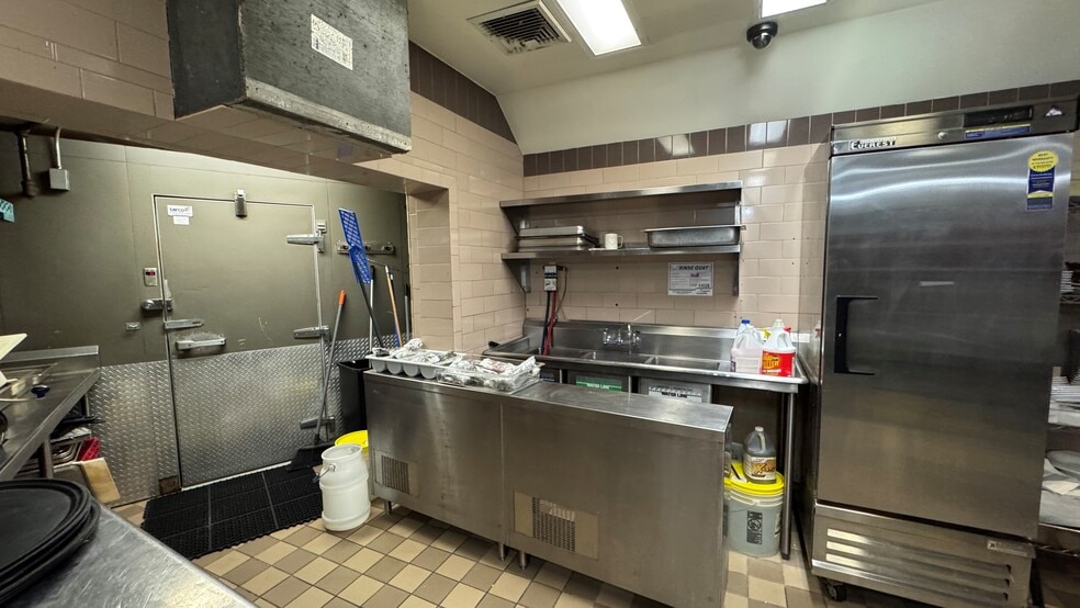More Photos Of 154 W Broadway, Port Jefferson Restaurant For Lease