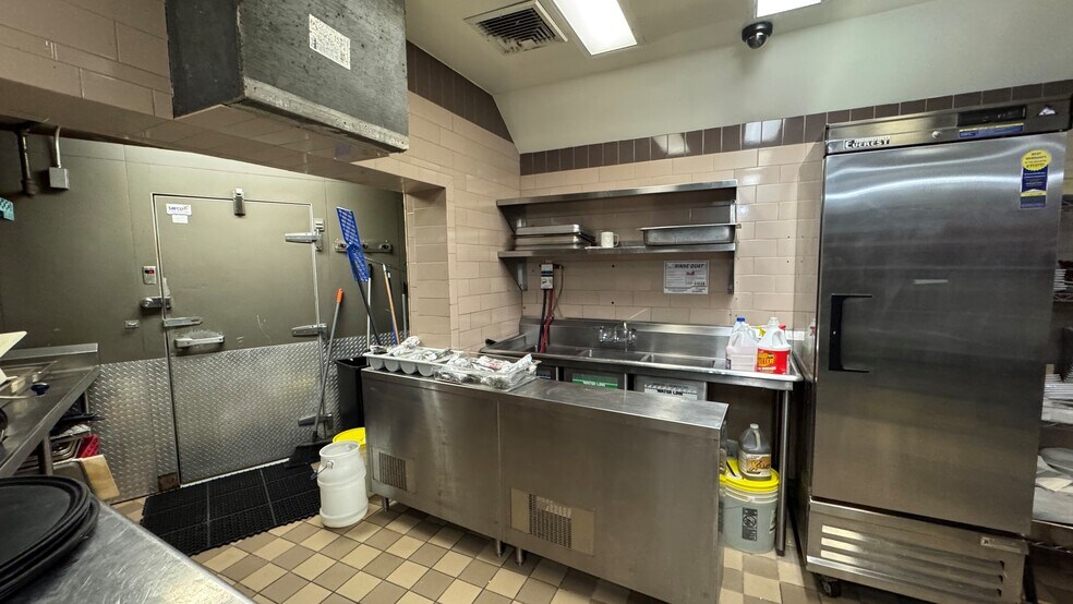 More Photos Of 154 W Broadway, Port Jefferson Restaurant For Sale