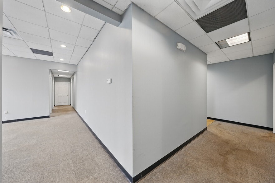 More Photos Of 9552 York Alpha Dr, North Royalton Service For Sale