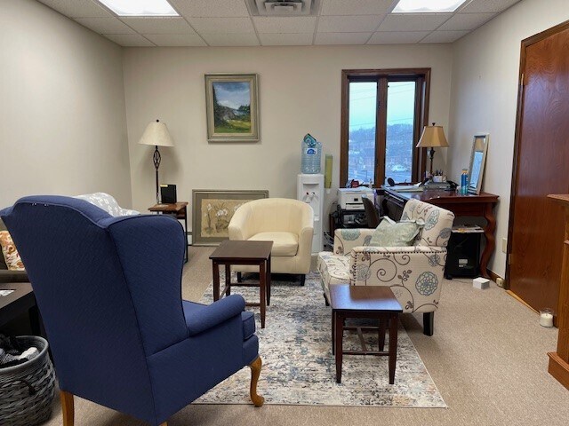 More Photos Of 133 Mountain Rd, Suffield Office For Lease