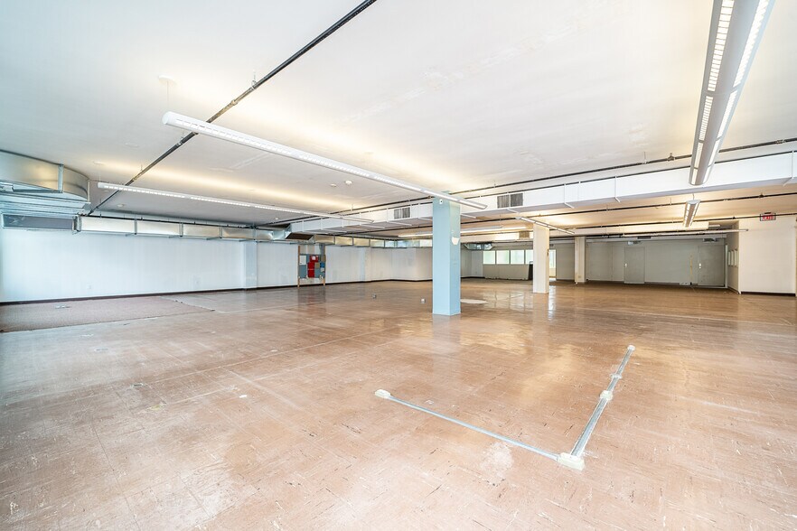 More Photos Of 2000 West St, Union City Office Residential For Lease