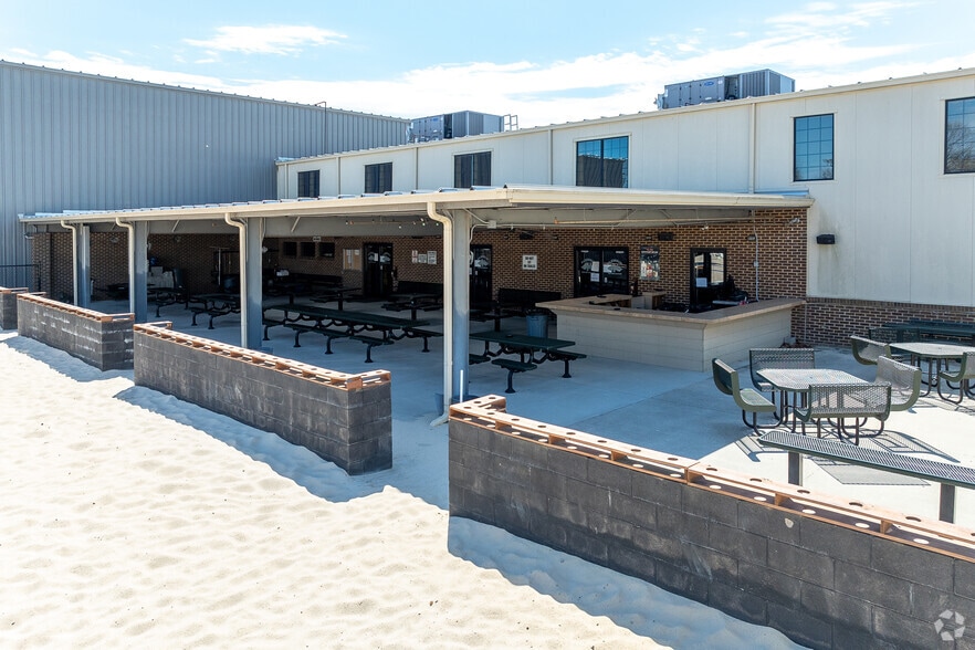 More Photos Of 411 Southland Dr, Lexington Restaurant For Sale