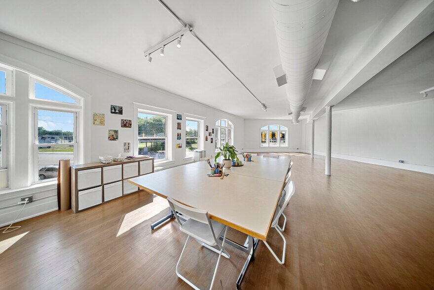 More Photos Of 2055 Gratiot Ave, Detroit Storefront Retail Office For Lease