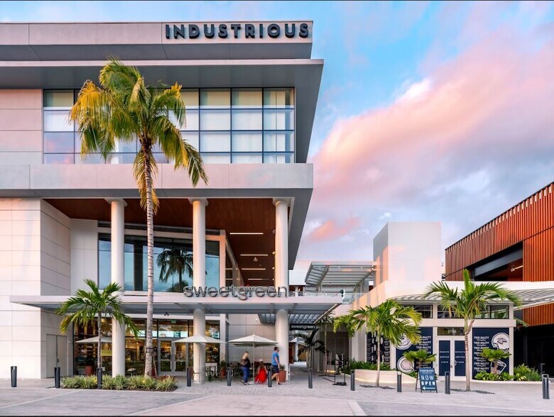 More Photos Of 19505 Biscayne Blvd, Miami General Retail For Lease