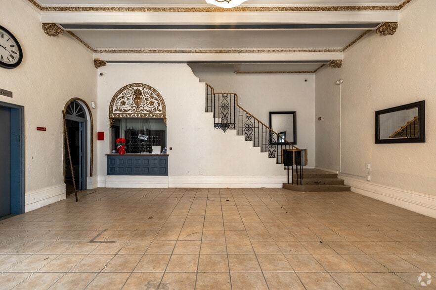 More Photos Of 222 E Elm St, Wichita Apartments For Sale