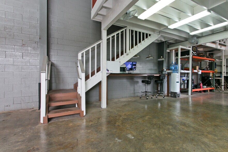 More Photos Of 1325 Middle St, Honolulu Warehouse For Lease
