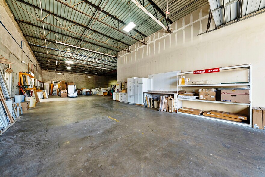 More Photos Of 2330 Bruner Ln, Fort Myers Warehouse For Lease