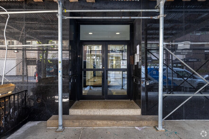 More Photos Of 35 W 64th St, New York Apartments For Lease