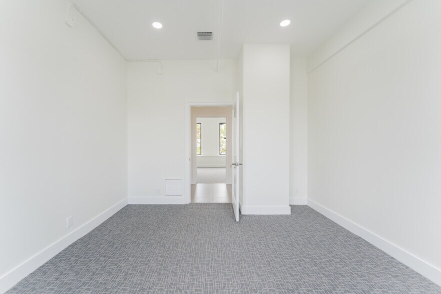 More Photos Of 411 E Atlantic Ave, Delray Beach Storefront Retail Office For Lease