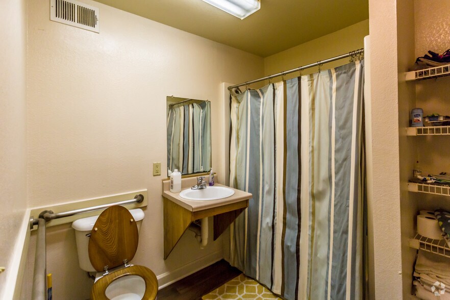 More Photos Of 141 Market St, Monticello Apartments For Sale