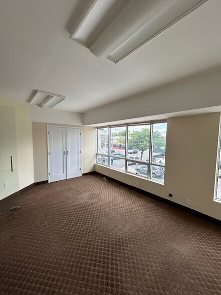 More Photos Of 215-45 Northern Blvd, Bayside Freestanding For Lease