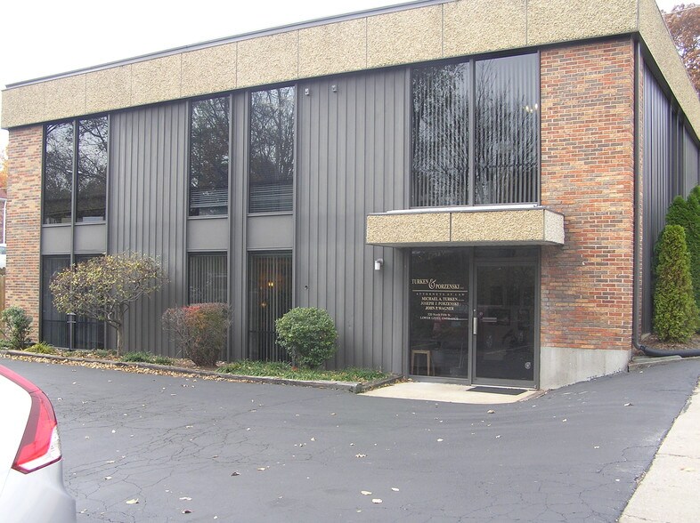 More Photos Of 320 N 5th St, Saint Charles Office For Lease