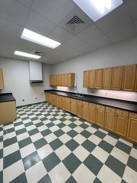 More Photos Of 5621 Departure Dr, Raleigh Light Distribution For Sale
