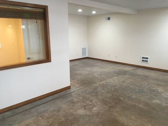 More Photos Of 10733-10745 N Government Way, Hayden Light Distribution For Lease