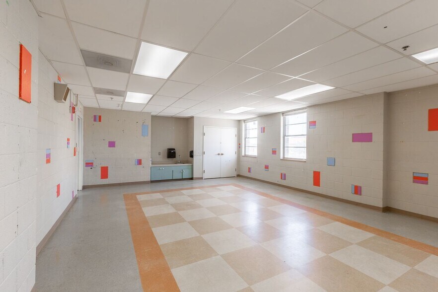 More Photos Of 1500 14th St, Lubbock Religious Facility For Sale