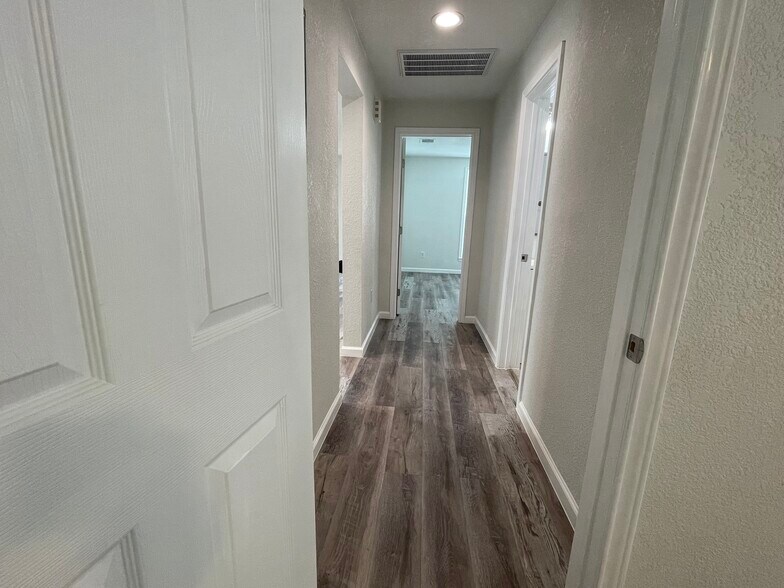 More Photos Of 629 S Gevers St, San Antonio Office For Sale