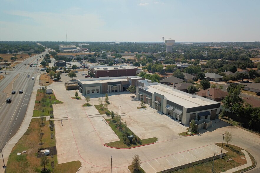 More Photos Of 821 W New Hope Dr, Cedar Park General Retail For Sale