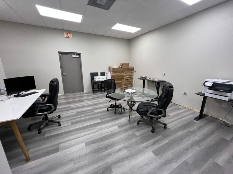 More Photos Of 3601-3609 Henderson Blvd, Tampa Storefront For Lease