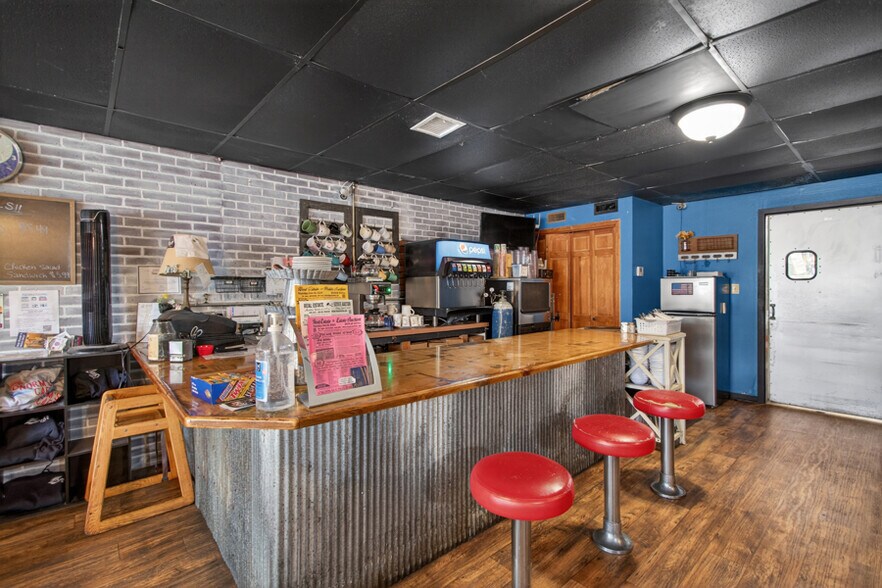 More Photos Of 206 Hwy 20, Salina Restaurant For Sale