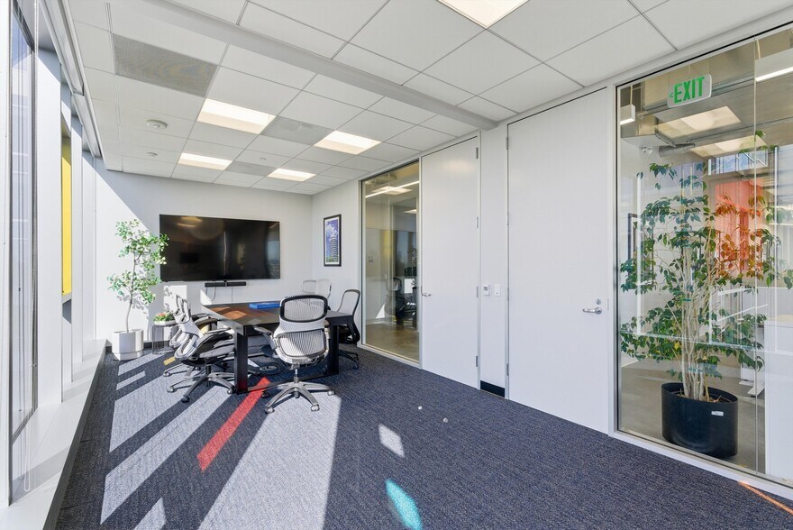 More Photos Of 6555 Barton Ave, Los Angeles Office For Lease