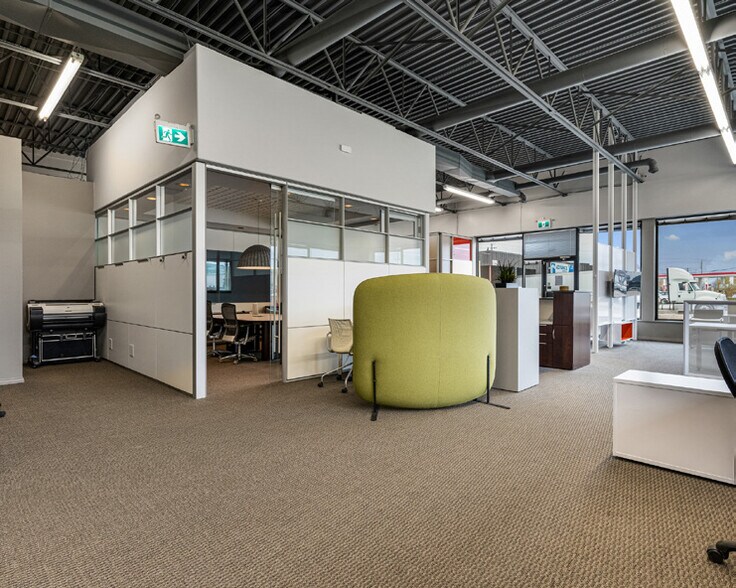 More Photos Of 976 Dugald Rd, Winnipeg Flex For Lease