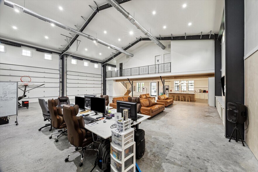 More Photos Of 17810 County Road 125, Pearland Flex For Sale