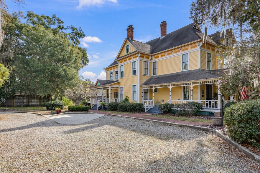 More Photos Of 221 SE 7th St, Gainesville Hospitality For Sale