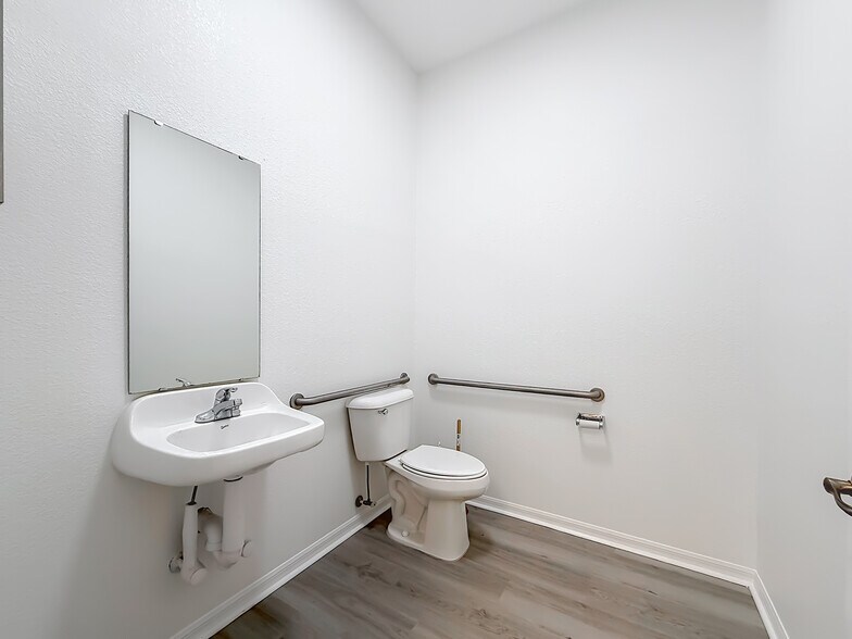 More Photos Of 15151 S US Highway 441, Summerfield Medical For Lease